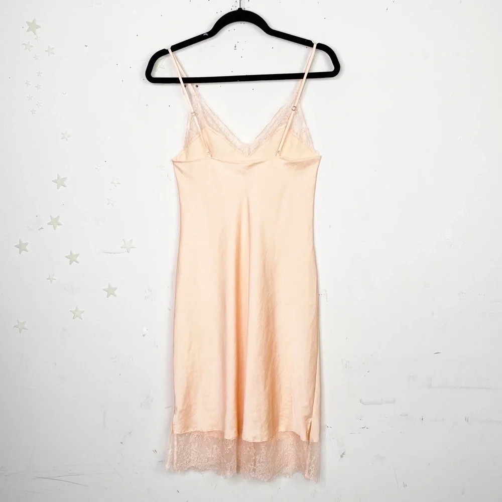 𝅺Victoria’s Secret peach chemises slip dress